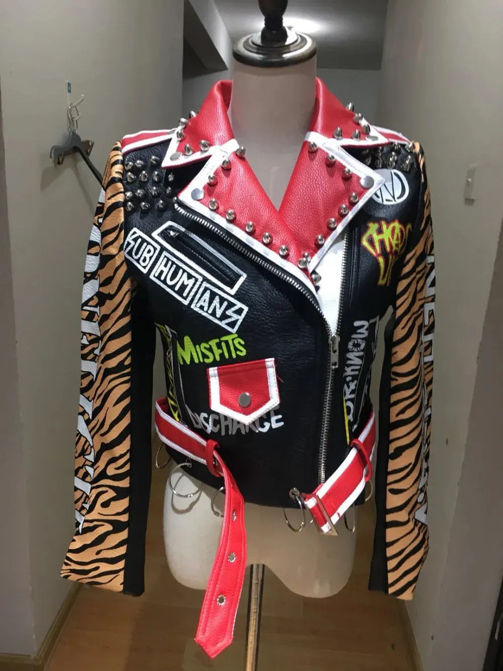 Spring New fashion brand style rivet beading graffiti embroidery locomotive Pu leather short jacket
