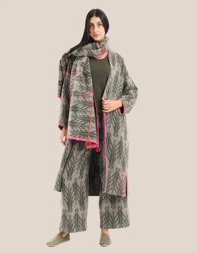 Wide leg pants with color stitching on the sides